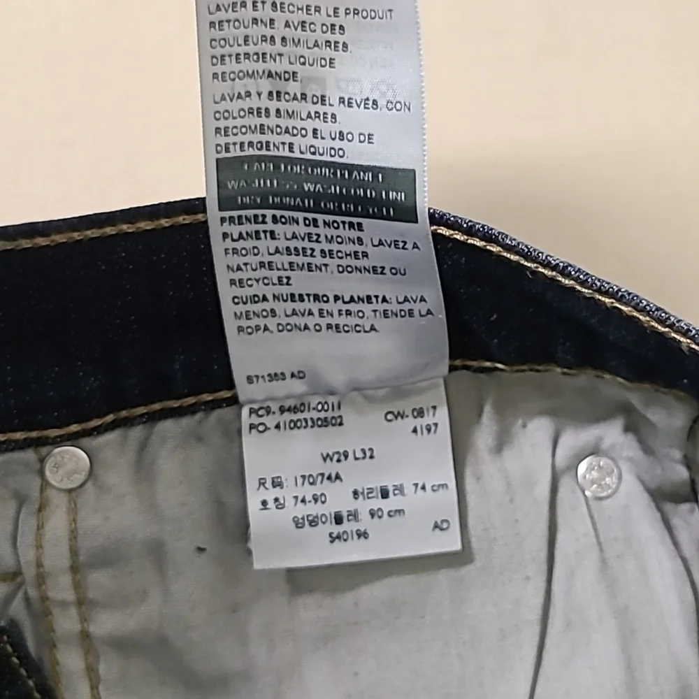 - NWT  LEVIS SIGNATURE Straight/FLEX Size 29 X 32 Men's